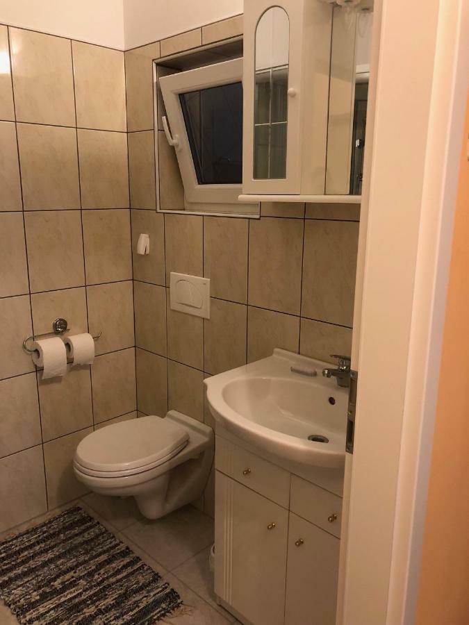 Apartma Mahnic Postojna Bagian luar foto