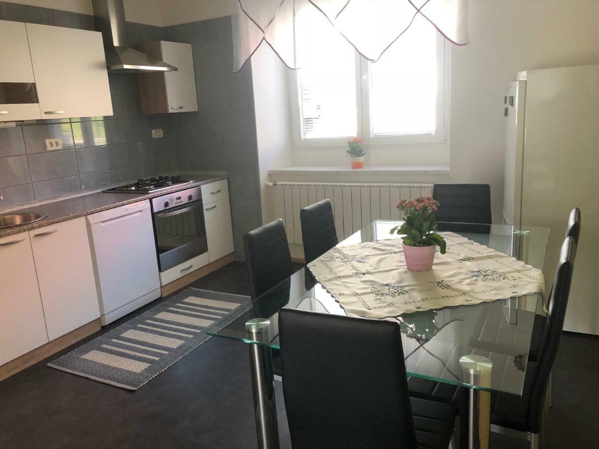 Apartma Mahnic Postojna Bagian luar foto